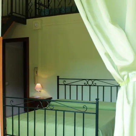 La Dimora Degli Etruschi Hostel *